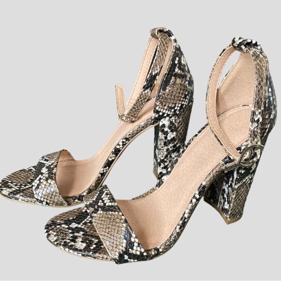 Python Print Pumps by Charlotte Russ Sz6​ - Picture 3 of 3